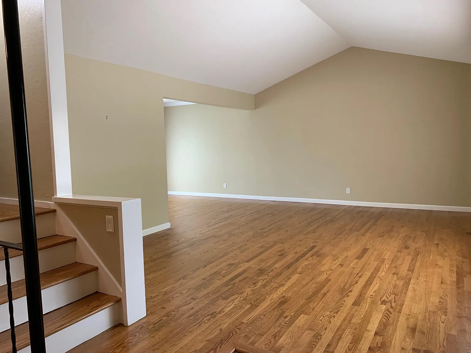 3 bed, 2.5 bath, 1938 sqft, $5,400 — Photo 2
