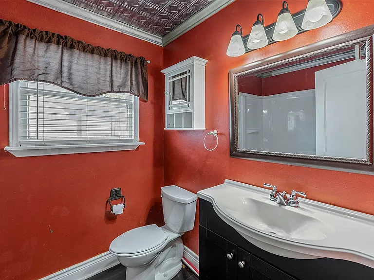 1116 Kettler St — Photo 16