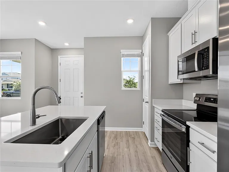 1465 Axel Graeson Ave — Photo 4