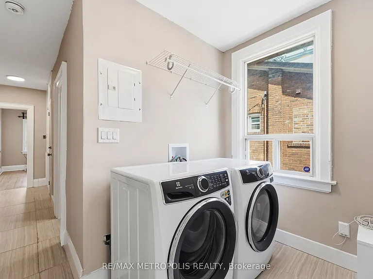 277 Gilmour Ave #UPPER — Photo 10