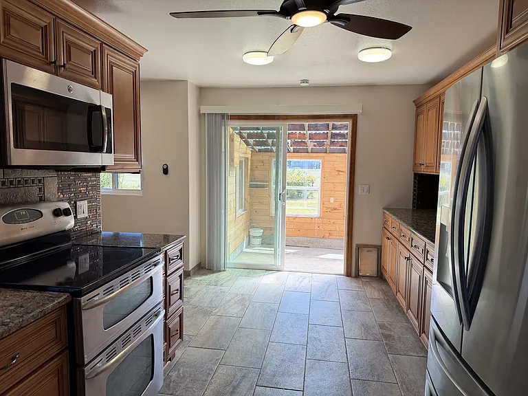 304 Oak St — Photo 9
