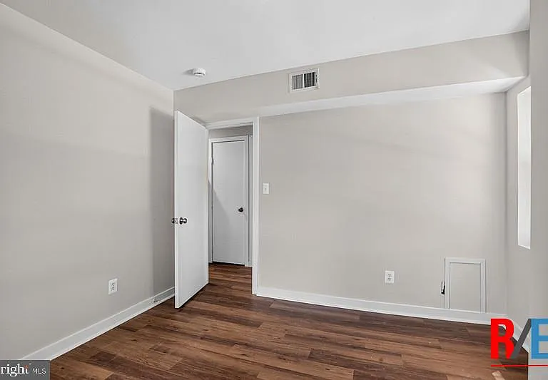 4306 Halley Ter SE #4 — Photo 11