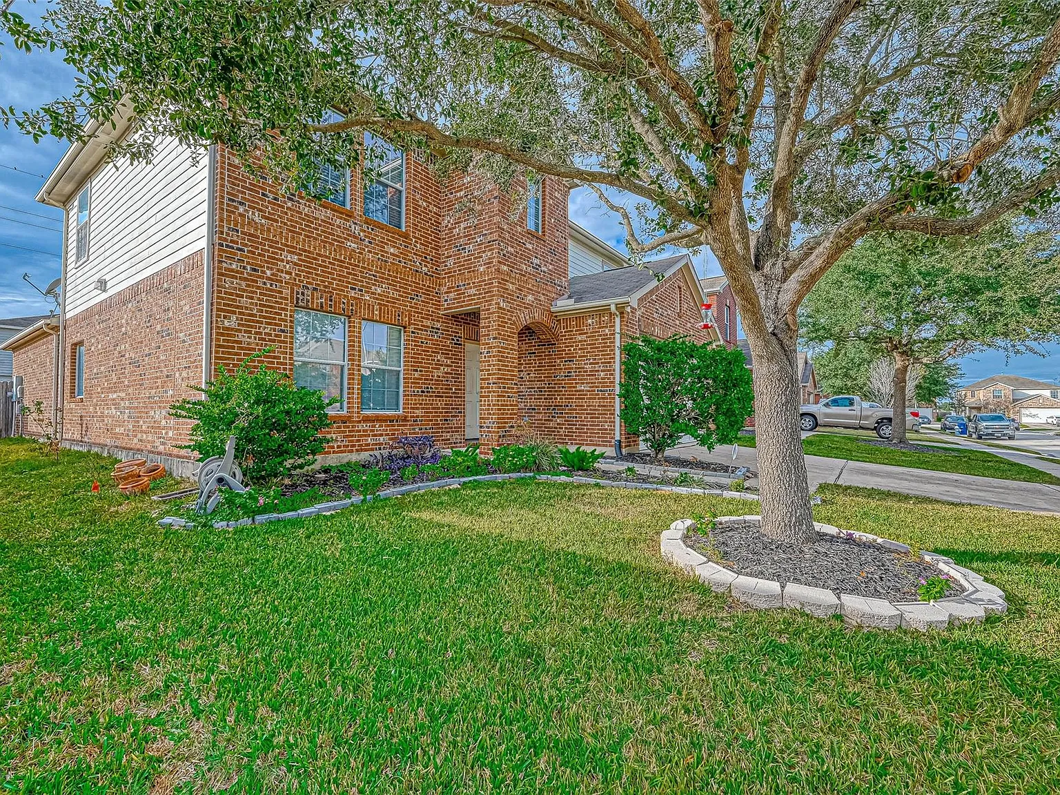 4 bed, 2.5 bath, 2957 sqft, $2,350 — Photo 1