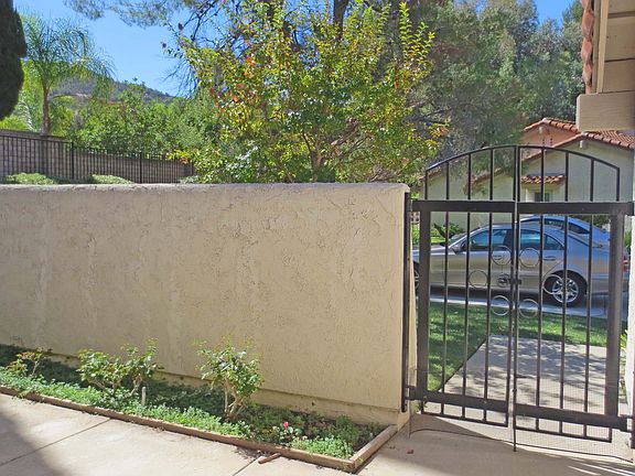 5th image of 625 Greenmeadow Ln
