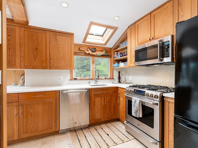 529 Peconic Bay Blvd — Photo 11
