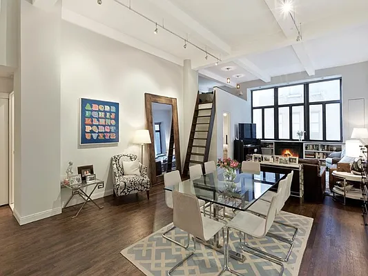 Sold by Sotheby's International Realty | media 3