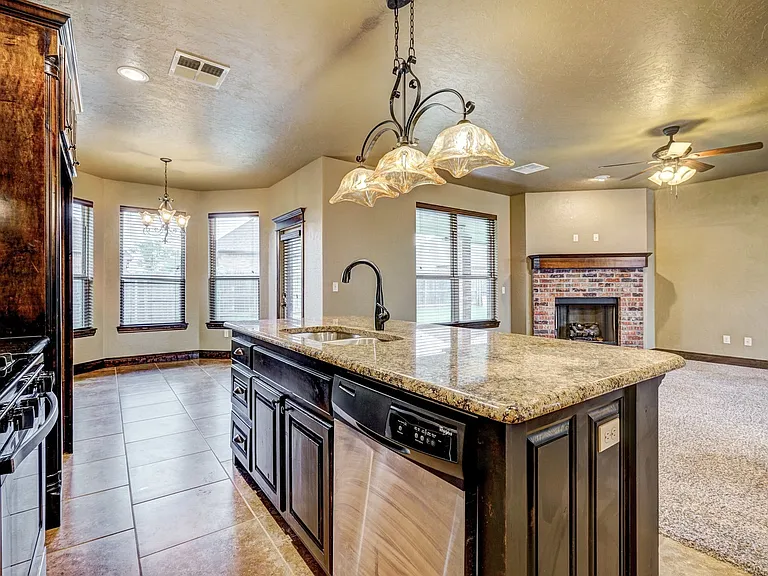 905 Samantha Ln — Photo 20