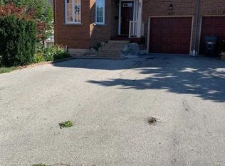 2419 Bankside Dr, Mississauga, ON L5M6E6