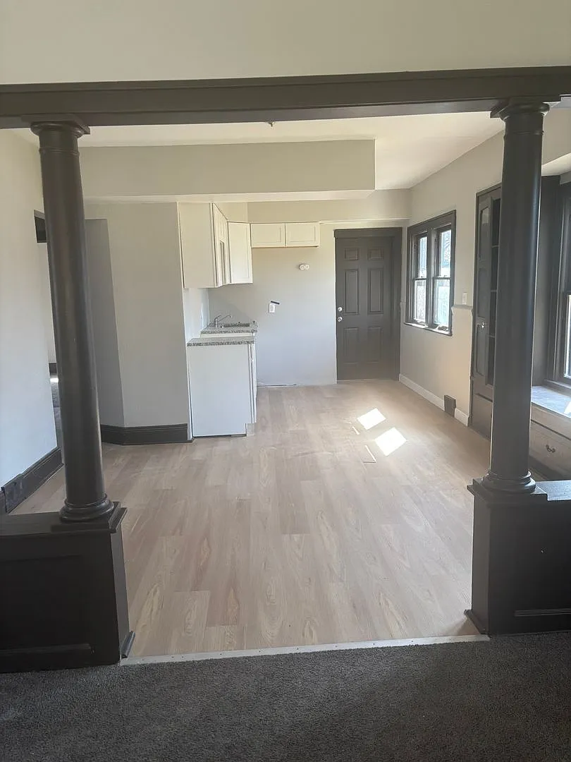 2bd Upstairs Duplex Section 8 — Photo 3