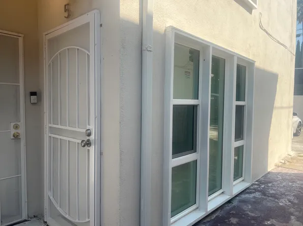 5762 San Vicente Blvd #5, Los Angeles, CA 90019