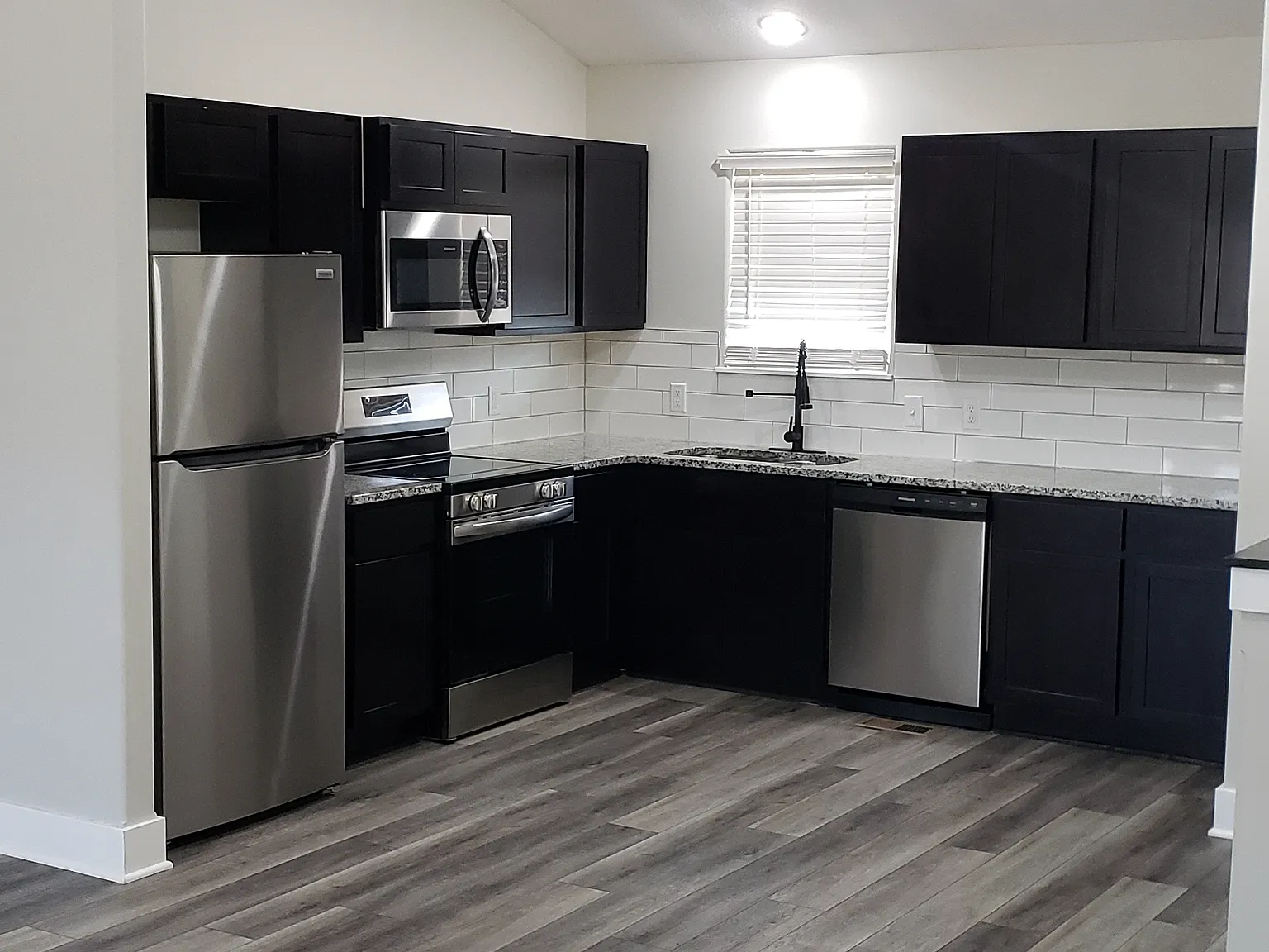 4 bed, 2100 sqft, $1,850 — Photo 4
