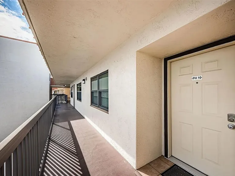 5400 Park St N #Penthouse 10 — Photo 27