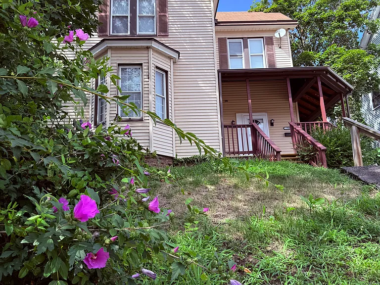 738 Chartiers Ave — Photo 1
