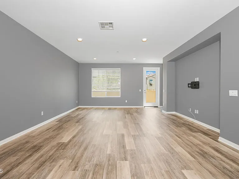 667 Pedro St — Photo 11