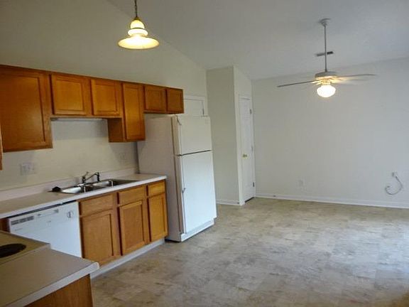 5th image of 296 Park Dr