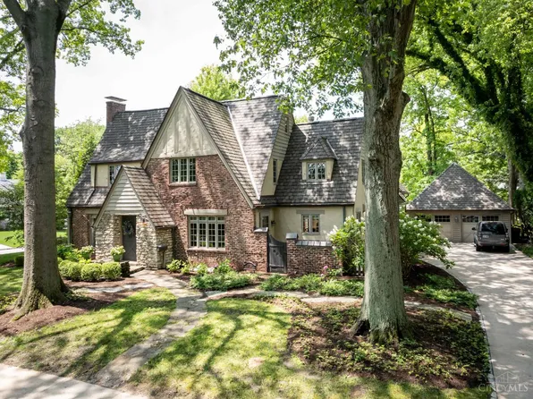 6700 Miami Bluff Dr, Cincinnati, OH 45227