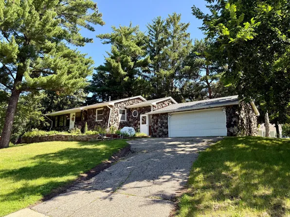 302 10th Ave N, Sauk Rapids, MN 56379