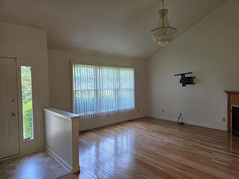 6300 White Cove Dr — Photo 7