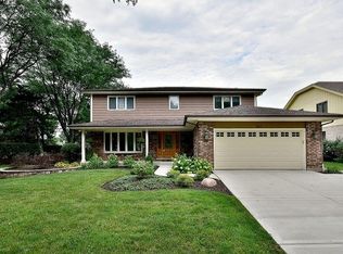 141 Hillandale Dr, Bloomingdale, IL 60108