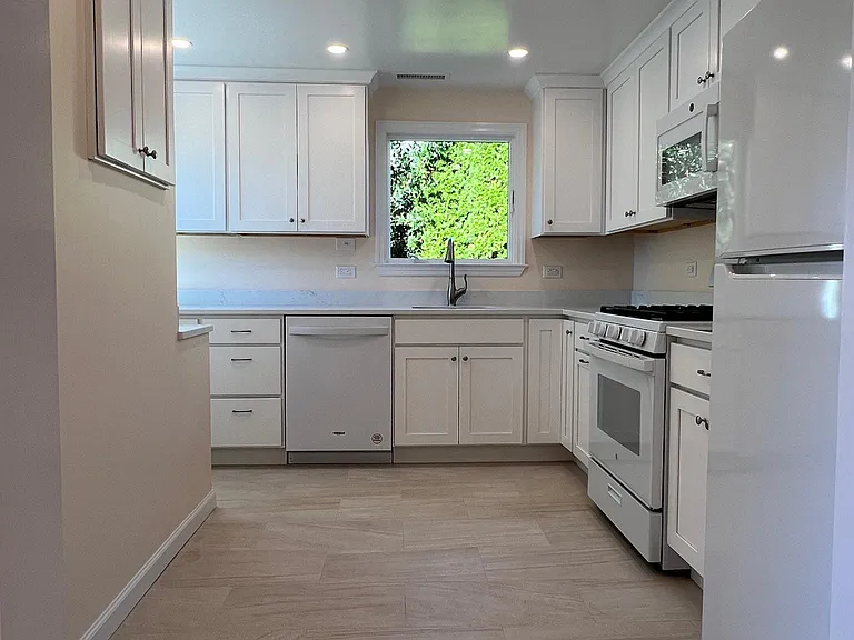 8 S Smith St #2 — Photo 5