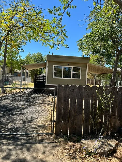 2 bed, 660 sqft, $1,095 — Photo 1