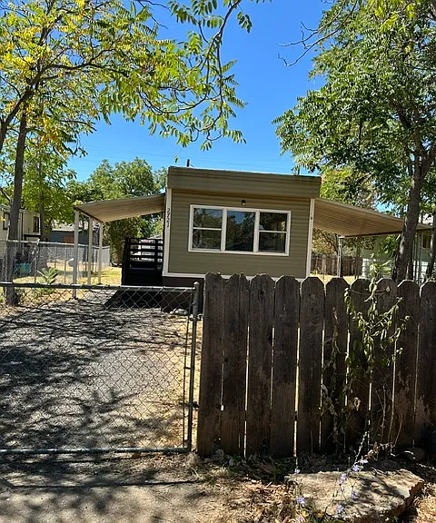 2721 D St — Photo 1