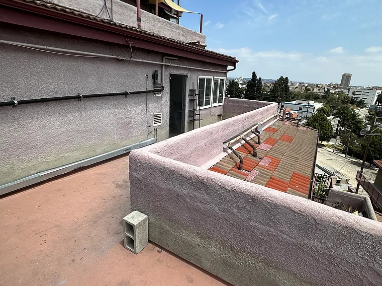 1111 Sunvue Pl #8 — Photo 2