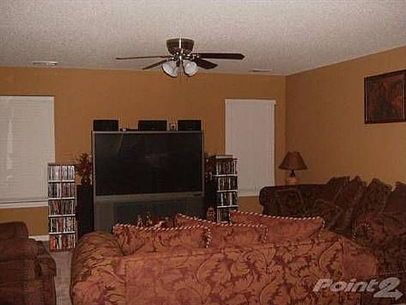 2nd upstairs living area