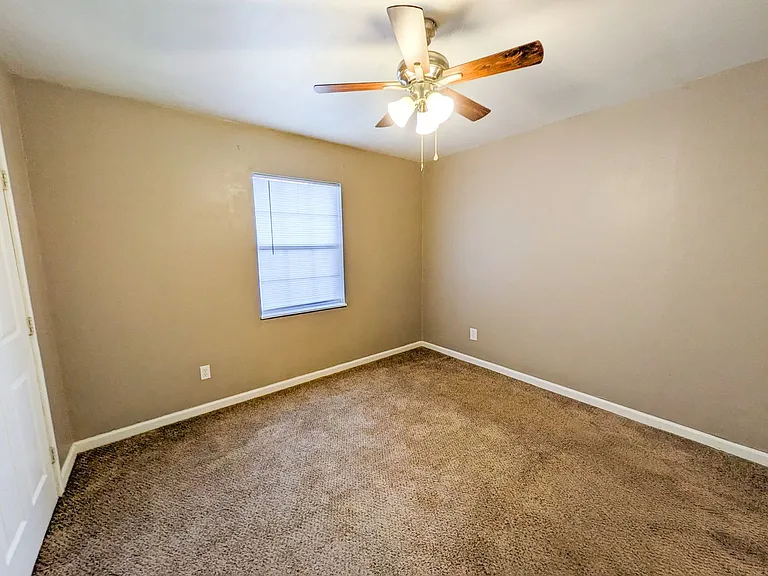 1624 Franklin Ave — Photo 14