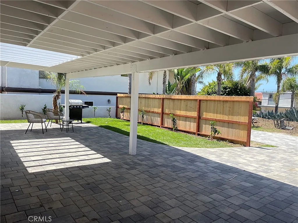 3 bed, 1000 sqft, $5,395 — Photo 3