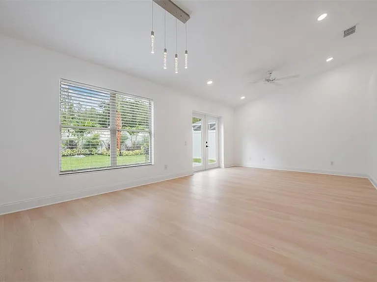 4208 Pine Isle Dr — Photo 17