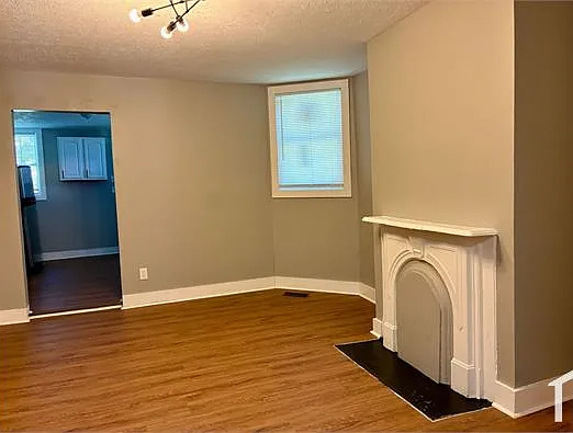 2729 W Market St — Photo 10