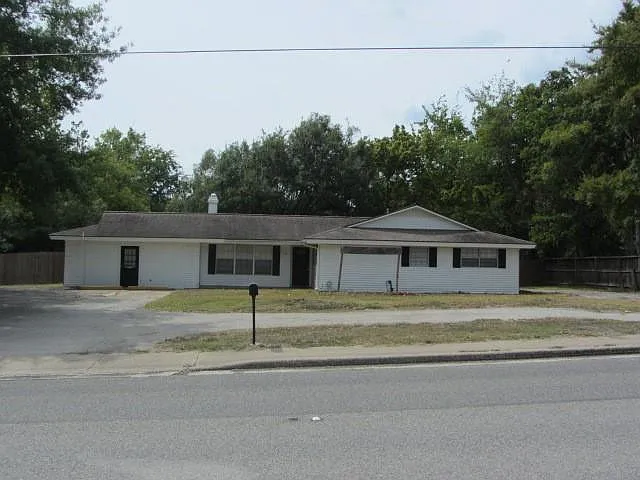 3 bed, 5.0 bath, 2271 sqft, $2,950 — Photo 1