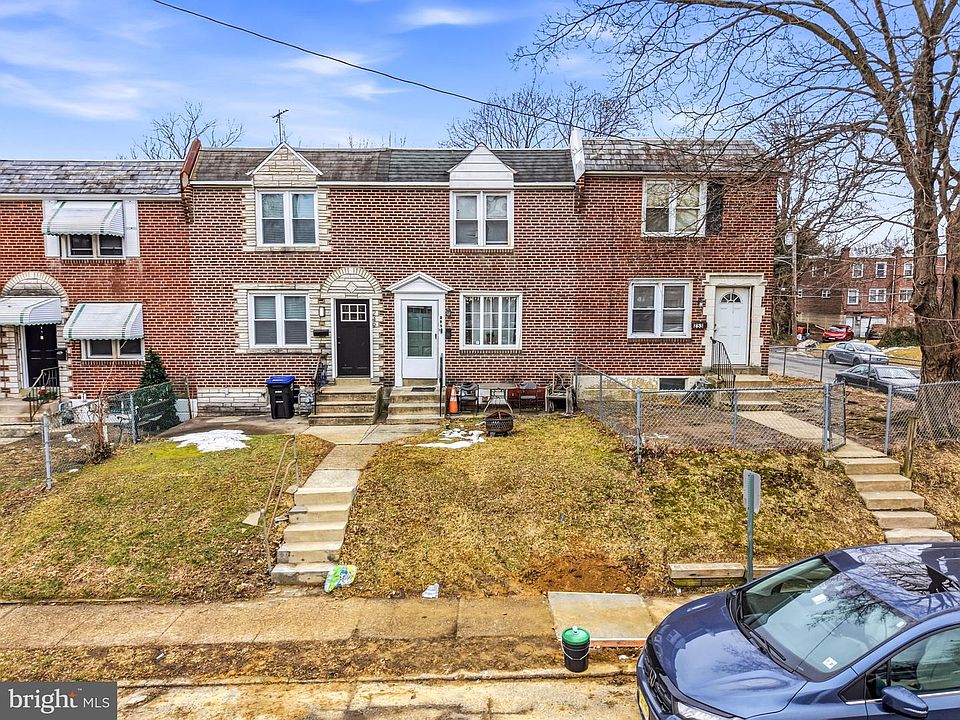 2nd image of 251 W 22nd St