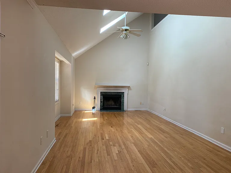 1415 Waterford Green Dr — Photo 3