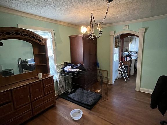 5th image of 901 Henderson St