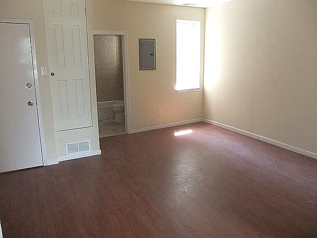 1 bed, 400 sqft, $840 — Photo 2