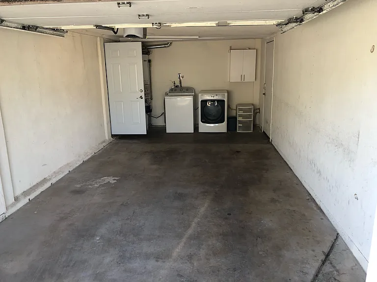 Garage w/washer and dryer