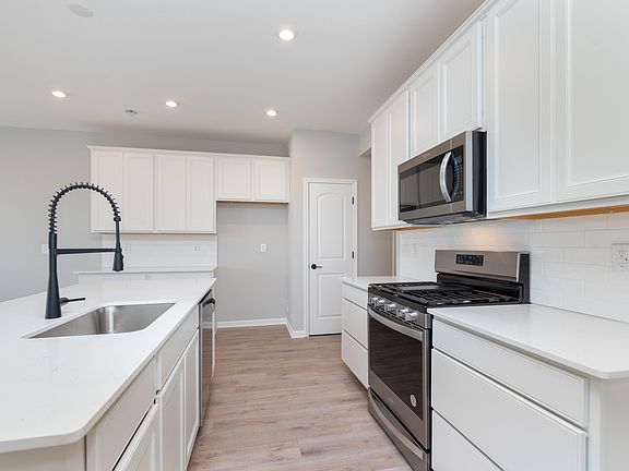 4th image of 9687 Behner Dr