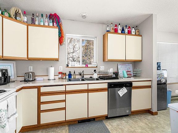 3rd image of 2425 Vermilion Rd