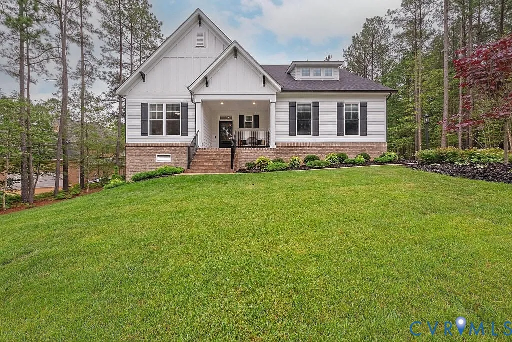 5720 Chaucer Dr photo 1