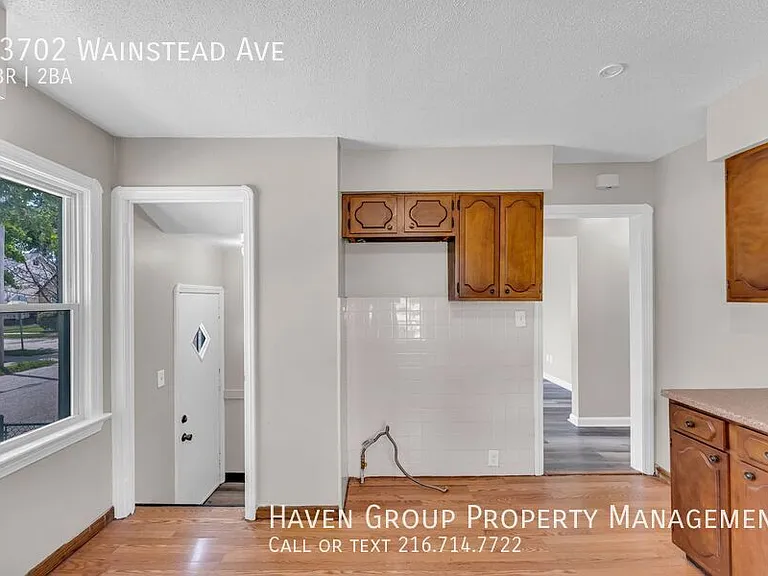 13702 Wainstead Ave — Photo 6