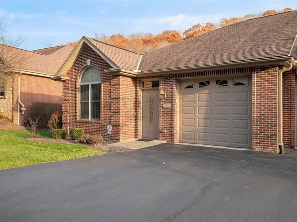752 Village Dr, Pittsburgh, PA 15237