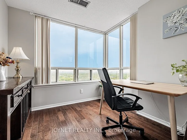 7 Bishop Ave #2205 — Photo 21