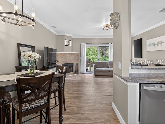 2nd image of 5 Gumtree Rd APT H15