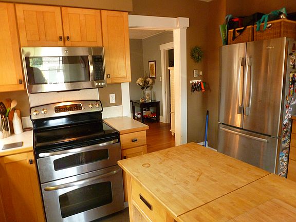 3rd image of 208 Percival St NW