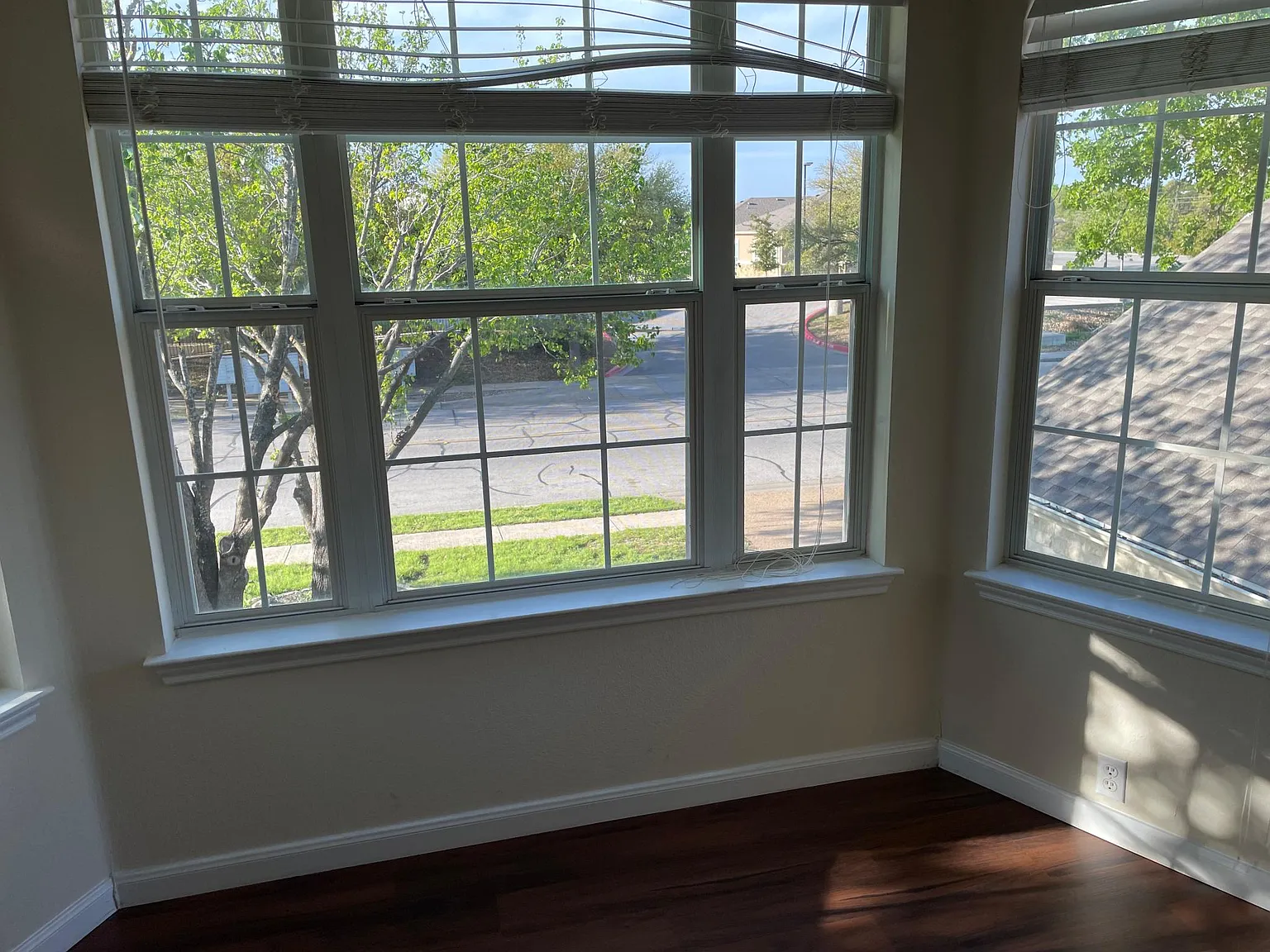 5 bed, 3.5 bath, 2592 sqft, $2,350 — Photo 4