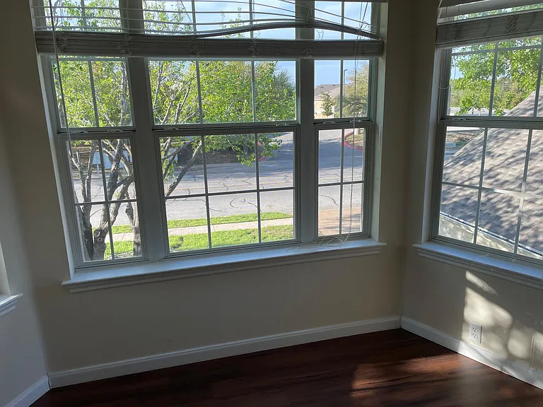1000 Heritage Park Dr — Photo 4