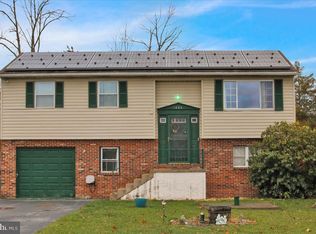 1060 Oakdale Dr, Pottstown, PA 19464