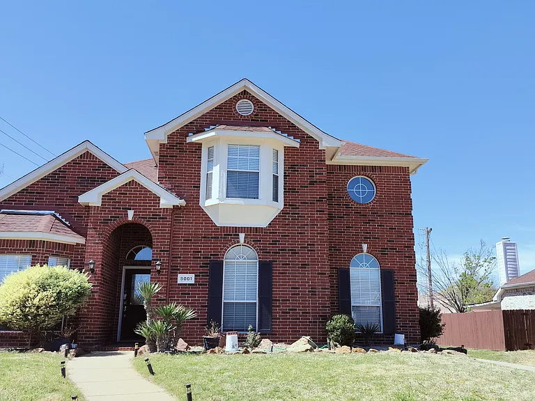 8001 Case Dr — Photo 2